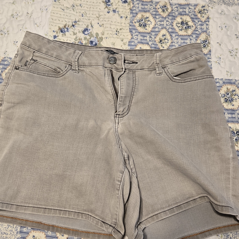 Lee Women's Soft Gray Denim Shorts Curvy Fit